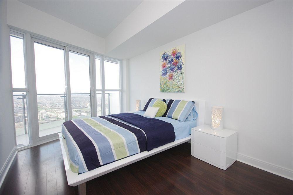 Downtown Mississauga Executive Suites Sq1 Extérieur photo