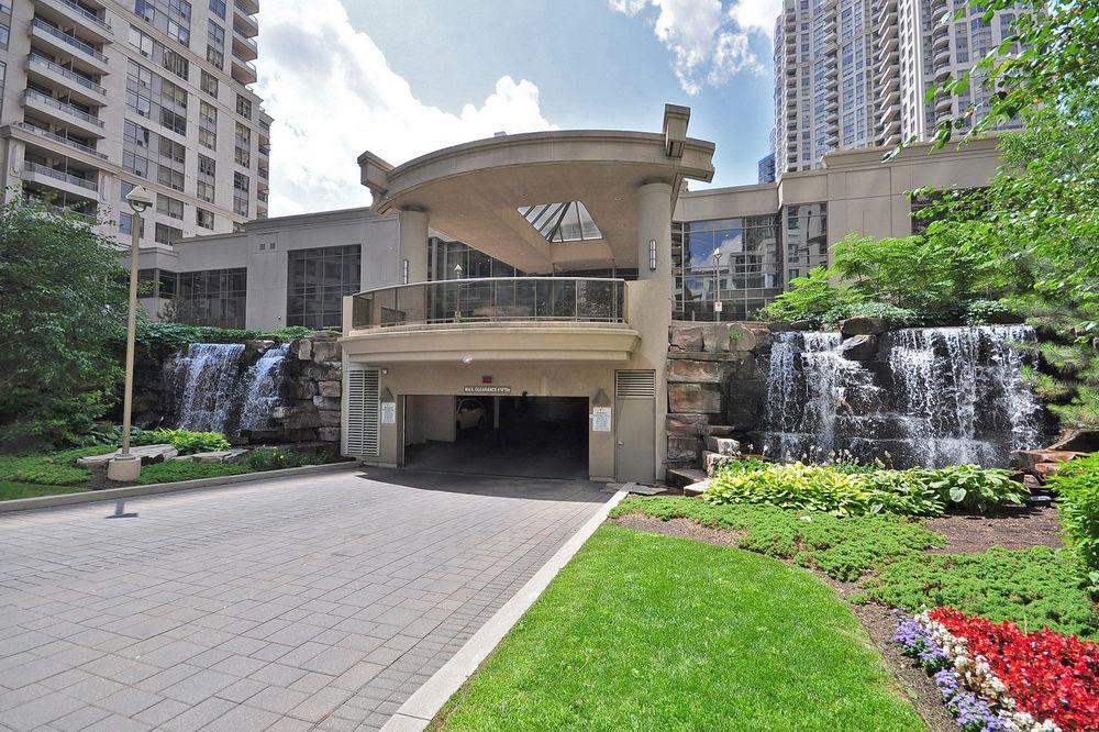 Downtown Mississauga Executive Suites Sq1 Extérieur photo