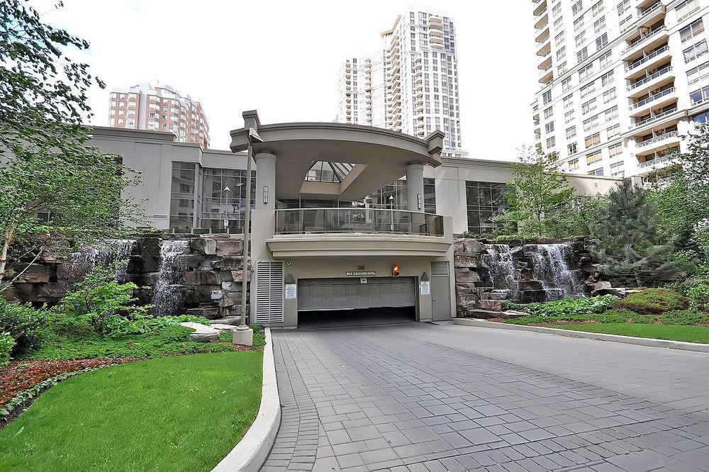 Downtown Mississauga Executive Suites Sq1 Extérieur photo